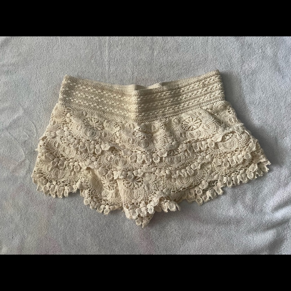 Kiss Pery cream colored lace shorts